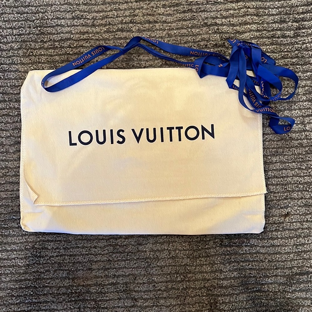 Louis Vuitton duster and ribbon